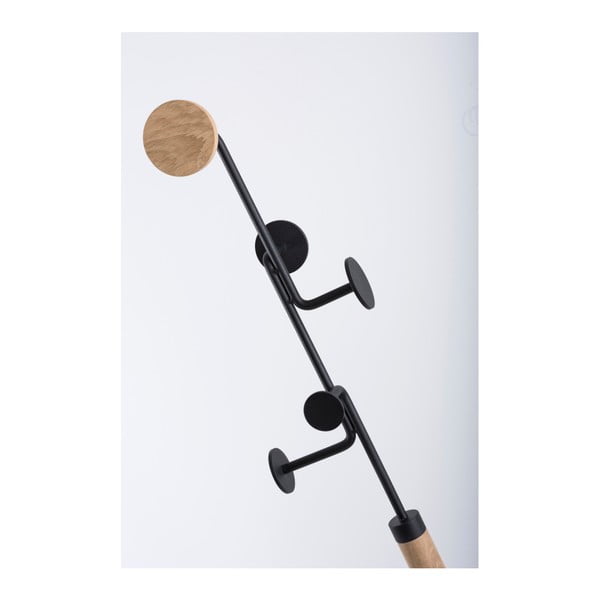 Stojalo iz masivnega hrastovega lesa s črnimi detajli Gazzda Hook-image-4