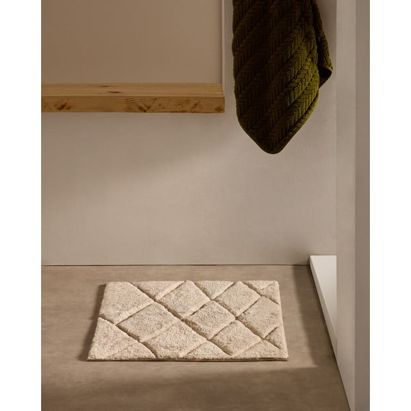 Bež kopalniška preproga 50x70 cm Nyana – Kave Home-image-1