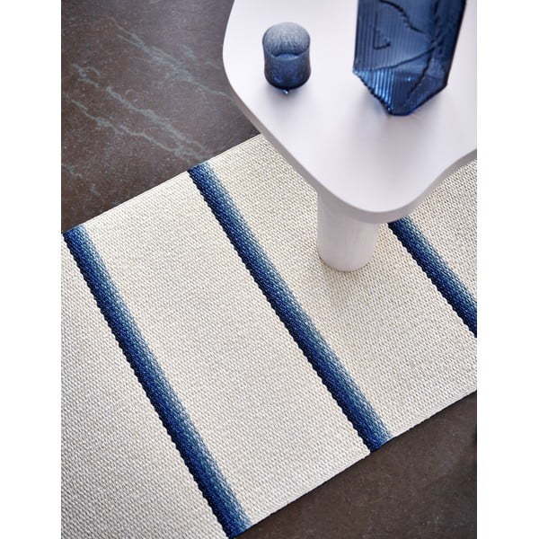 Modra/kremno bela notranja in zunanja preproga 70x90 cm Olle Blue Vanilla – Pappelina-image-1