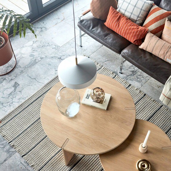 Okrogla klubska mizica iz masivnega hrasta v naravni barvi ø 65 cm Oy – OYOY Living Design-image-2