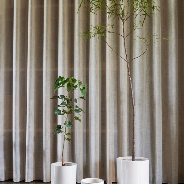 Ročno poslikan okrasni cvetlični lonec iz kamenine ø 21,5 cm Nami – OYOY Living Design-image-3