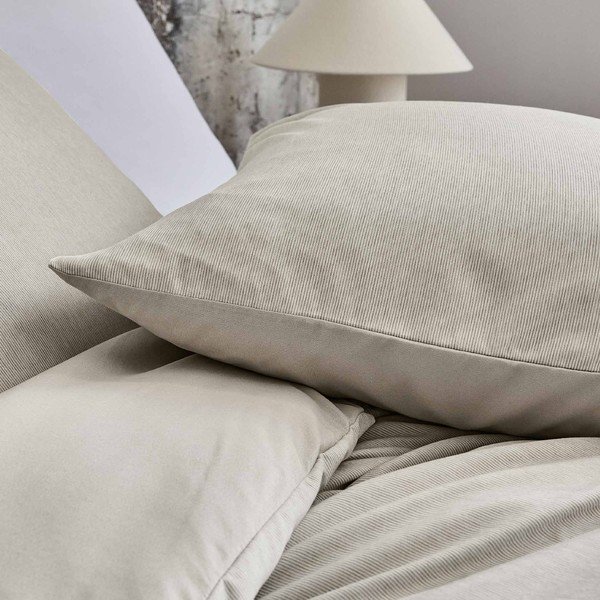 Bež podaljšana posteljnina za zakonsko posteljo iz mikrovlaken 240x220 cm Azura – douceur d'intérieur-image-1