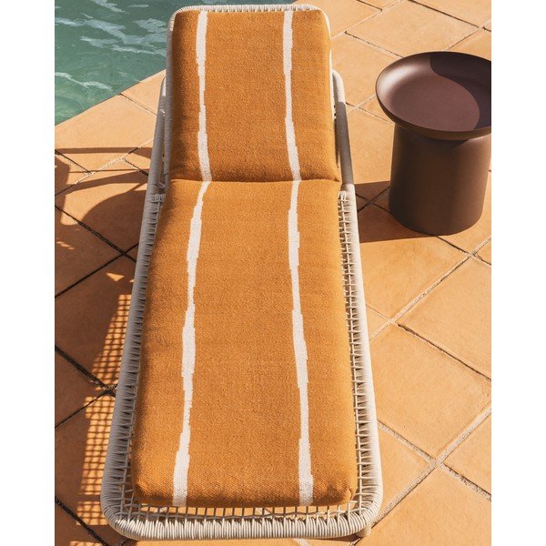 Oranžna vrtna sedežna blazina za ležalnik 50x175 cm Daila – Kave Home-image-1