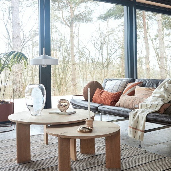 Okrogla klubska mizica iz masivnega hrasta v naravni barvi ø 65 cm Oy – OYOY Living Design-image-1
