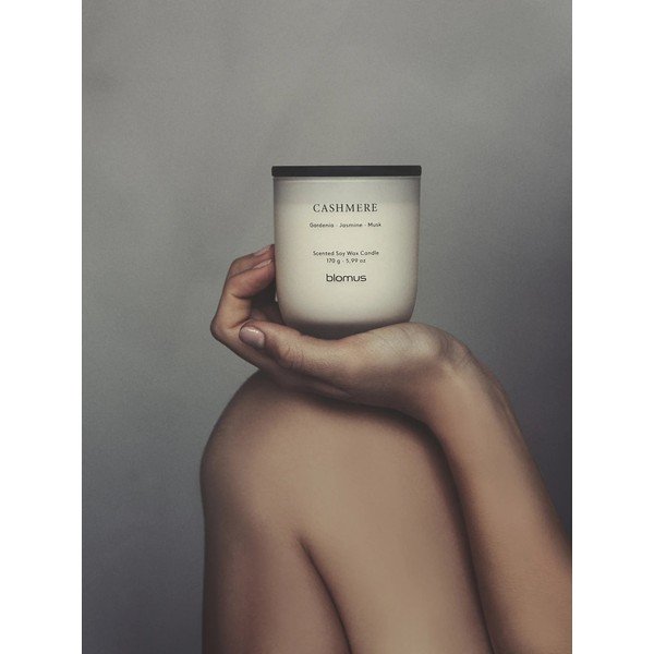 Dišeča sveča iz sojinega voska čas gorenja 35 h Tuoksu Cashmere – Blomus-image-3
