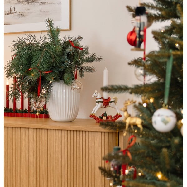 Svečnik iz poliresina z božičnim motivom Almine - Bloomingville-image-1