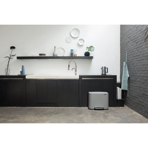 Svetlo siv jeklen koš za smeti za ločevanje odpadkov s pedalom 34 l Bo – Brabantia-image-1
