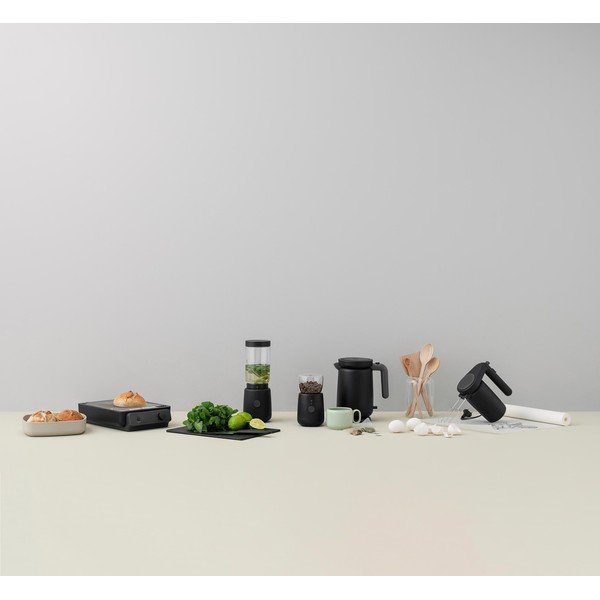 Črn plastičen grelnik vode 1 l Foodie – RIG-TIG-image-3