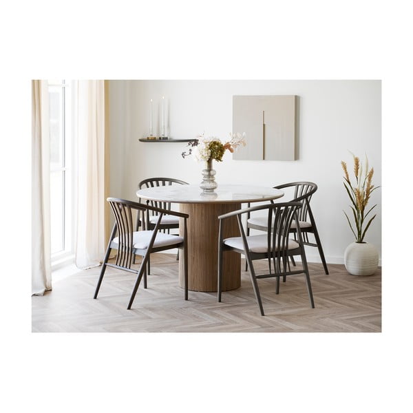 Temno rjav jedilni stol z nasloni za roke iz masivnega hrasta Agustin – House Nordic-image-1