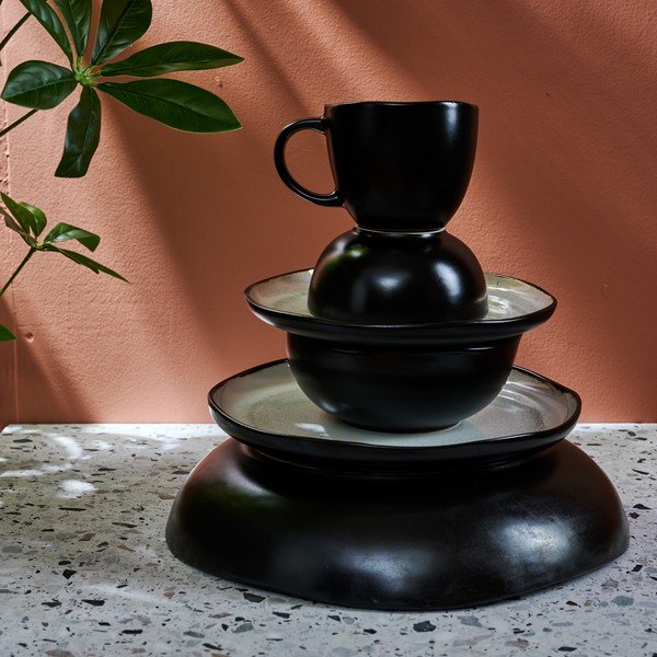 Črna/bež skodelica iz kamenine 420 ml Lunar – Salt&Pepper-image-3