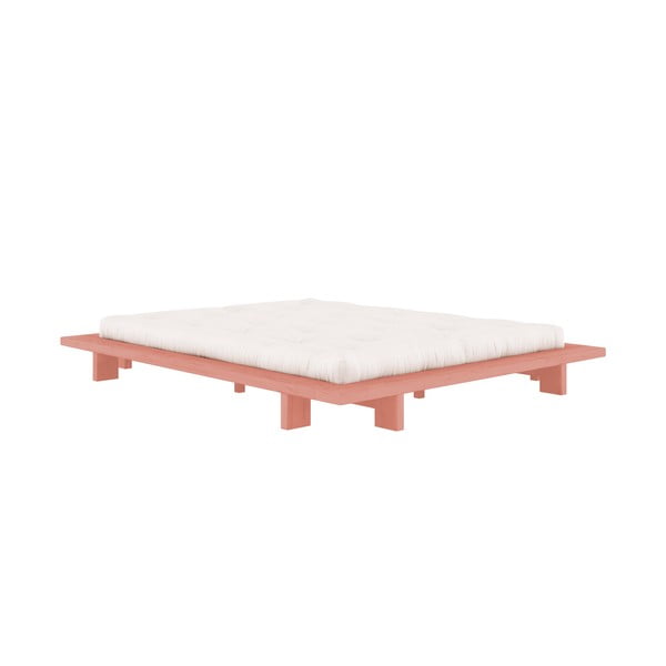 Svetlo rožnata zakonska postelja iz masivnega bora z letvenim dnom 160x200 cm Japan – Karup Design