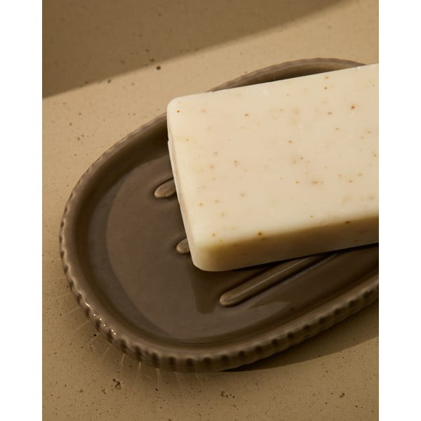 Temno rjav keramičen podstavek za milo Selime – Kave Home-image-2