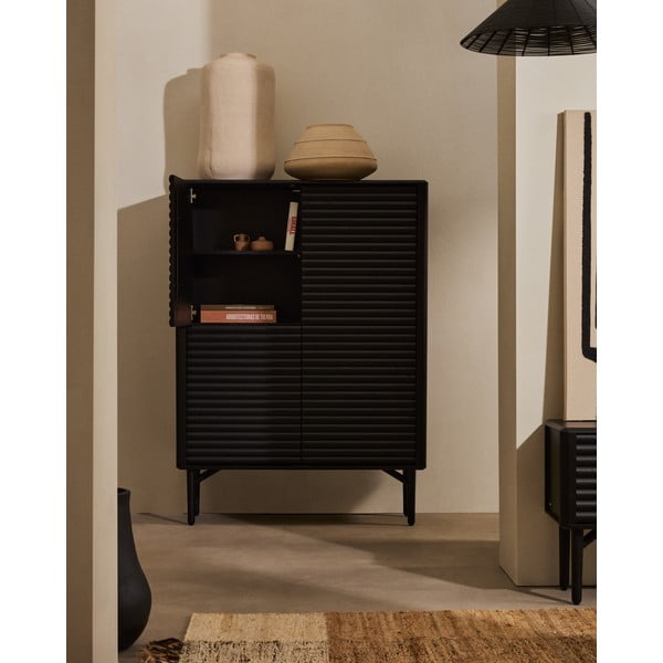 Črna omarica v hrastovem dekorju 104,5x144x40 cm Lenon – Kave Home-image-1