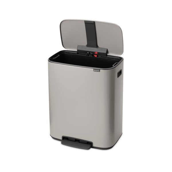 Svetlo siv jeklen koš za smeti s pedalom 60 l Bo – Brabantia