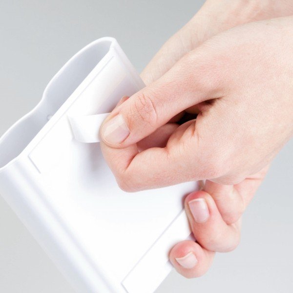 Bela skodelica za zobno ščetko InterDesign Affixx-image-1