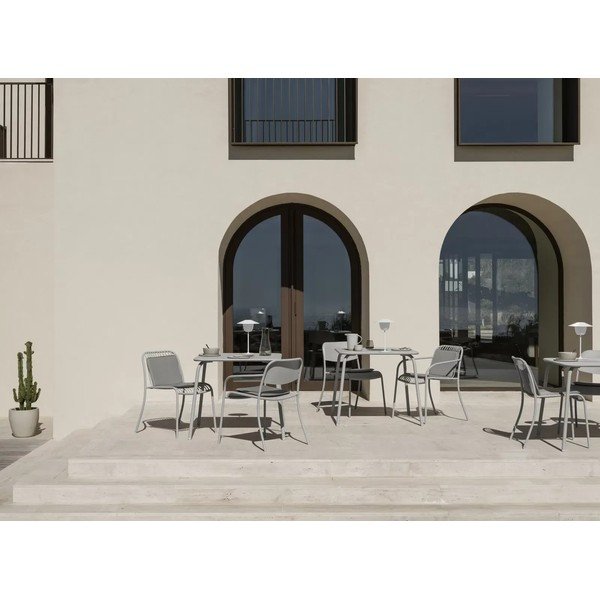 Svetlo siv kovinski vrtni stol Yua Wire – Blomus-image-3