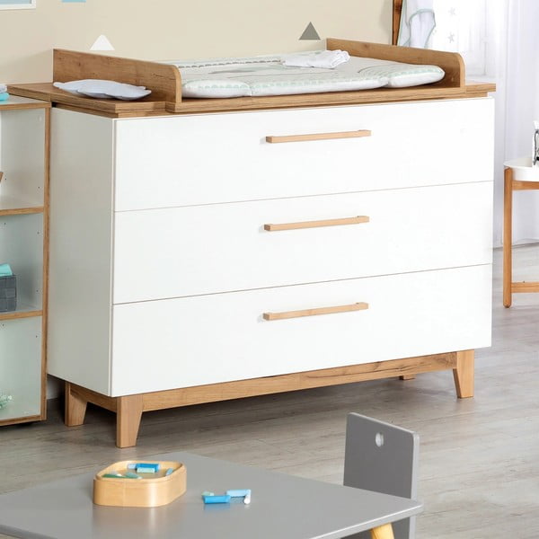 Bela nizka otroška komoda v hrastovem dekorju s previjalnim pultom 118x104 cm Finn – Roba-image-1