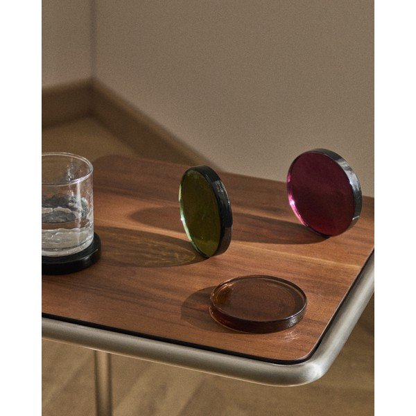 Temno rjav steklen podstavek za kozarec Obila – Kave Home-image-1