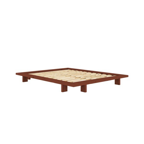 Zakonska postelja iz masivnega bora brez vzglavja z letvenim dnom 140x200 cm v barvi terakote Japan – Karup Design
