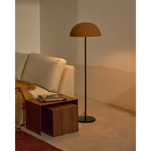 Stoječa svetilka v barvi terakote s kovinskim senčilom (višina 140 cm) Nibla – Kave Home-image-1