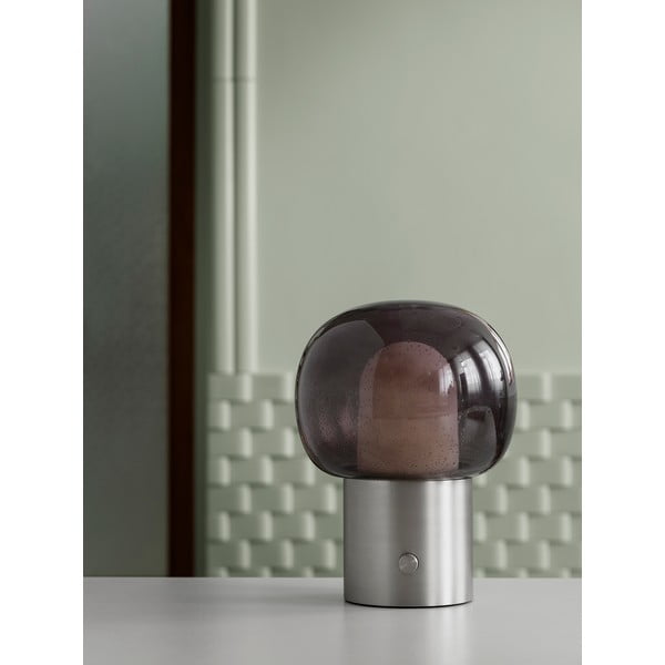 Antracitno siva aluminijasta LED namizna svetilka s steklenim senčilom (višina 32 cm) Iris – Blomus-image-3