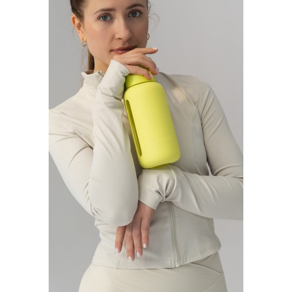 Svetlo rumena steklenica za vodo za na pot 720 ml Sunny Lemonade – Muuki-image-3