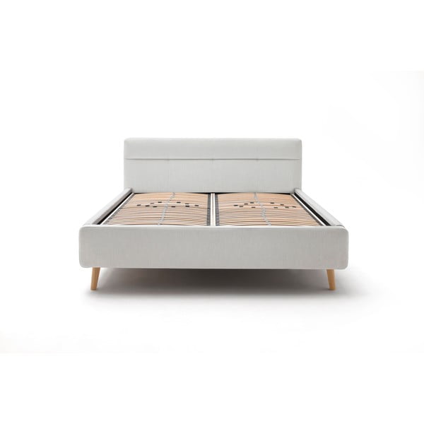 Svetlo siva oblazinjena zakonska postelja s prostorom za shranjevanje z letvenim dnom 160x200 cm Lotte – Meise Möbel-image-3