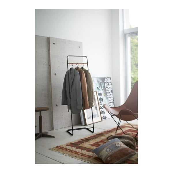 Črno kovinsko stojalo za oblačila Tower – YAMAZAKI-image-1