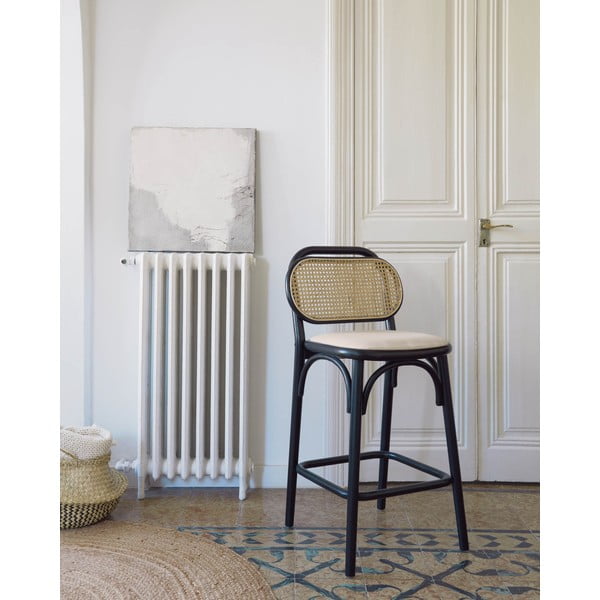 Črn barski stol iz masivnega bresta (višina sedeža 65 cm) Doriane – Kave Home-image-1