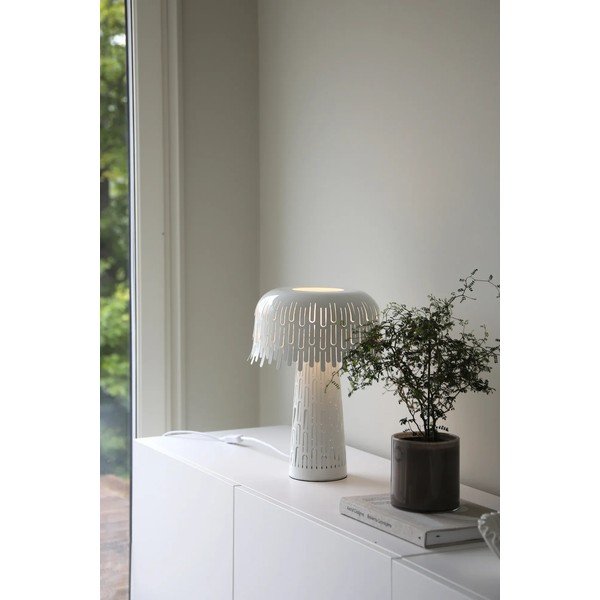 Bela namizna svetilka s kovinskim senčilom (višina 38 cm) Verbera – Markslöjd-image-1