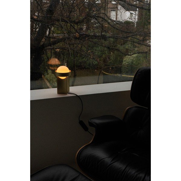 Zatemnitvena namizna svetilka v zlati barvi s steklenim senčilom (višina 22 cm) Loop – tala-image-4