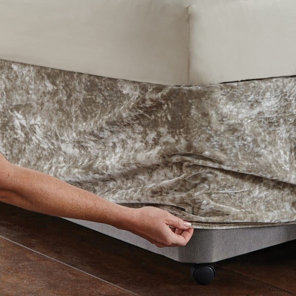 Bež napenjalna žametna prevleka za okvir postelje 137x198 cm Crushed Velvet – Catherine Lansfield-image-1