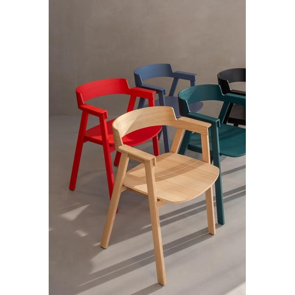 Črn jedilni stol z nasloni za roke iz masivnega hrasta Flip – Gazzda-image-4