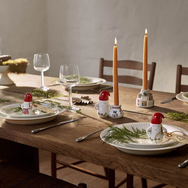 Keramičen svečnik z božičnim motivom Hammershøi Christmas Gifts – Kähler Design-image-3