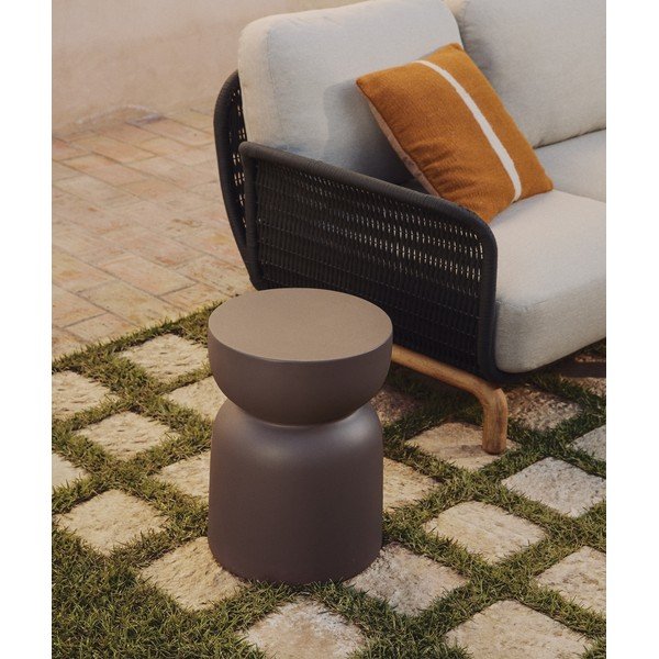 Betonska okrogla vrtna mizica ø 32 cm Garbet – Kave Home-image-1