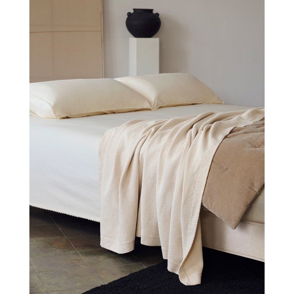 Bež oblazinjena zakonska postelja 150x190 cm Ofelia – Kave Home-image-2