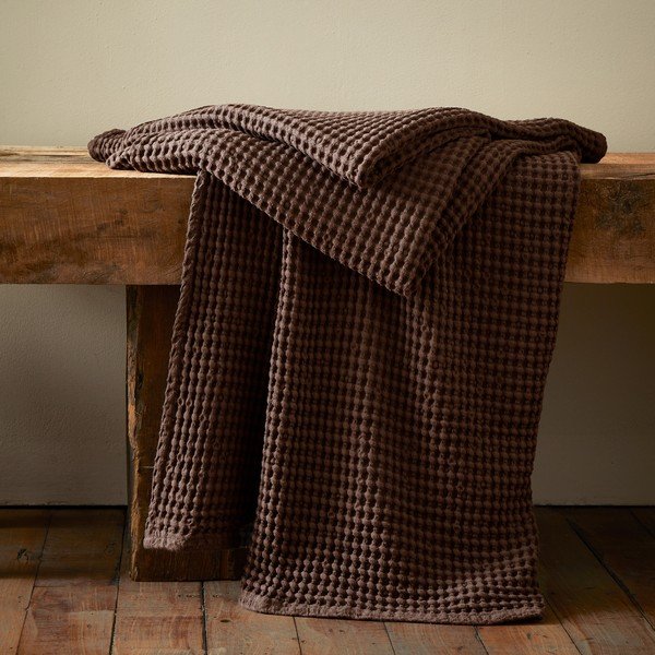 Temno rjava bombažna odeja 150x200 cm Jaipur Chunky Waffle – Pineapple Elephant-image-1