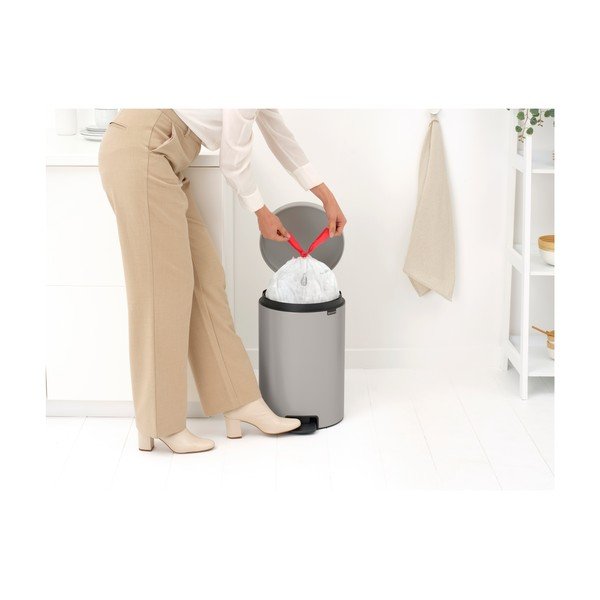 Svetlo siv jeklen koš za smeti s pedalom 20 l NewIcon – Brabantia-image-1