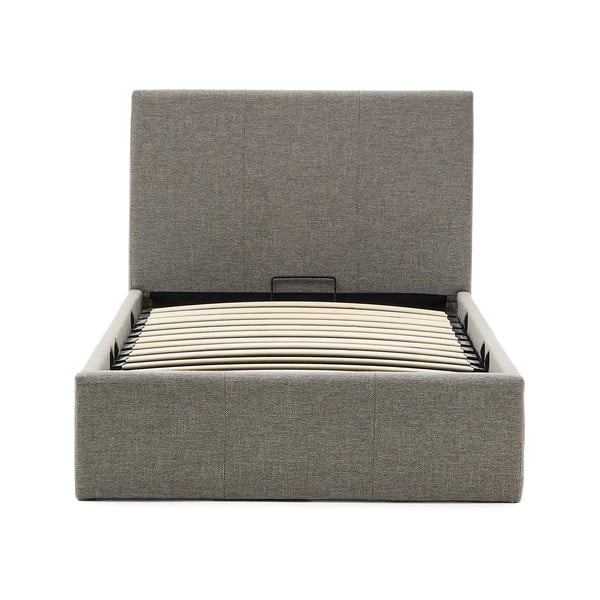 Siva oblazinjena postelja s prostorom za shranjevanje z letvenim dnom 90x200 cm Nahiri – Kave Home
