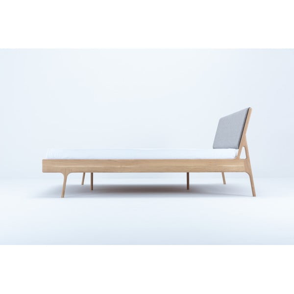 Oblazinjena hrastova zakonska postelja v sivi in naravni barvi 160x200 cm Fawn - Gazzda-image-3