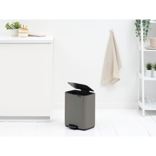 Siv jeklen koš za smeti s pedalom 12 l Bo – Brabantia-image-1