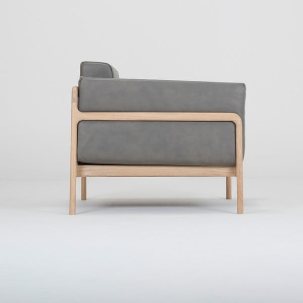 Fotelj iz temno sivega usnja z masivno hrastovo konstrukcijo Gazzda Fawn-image-3