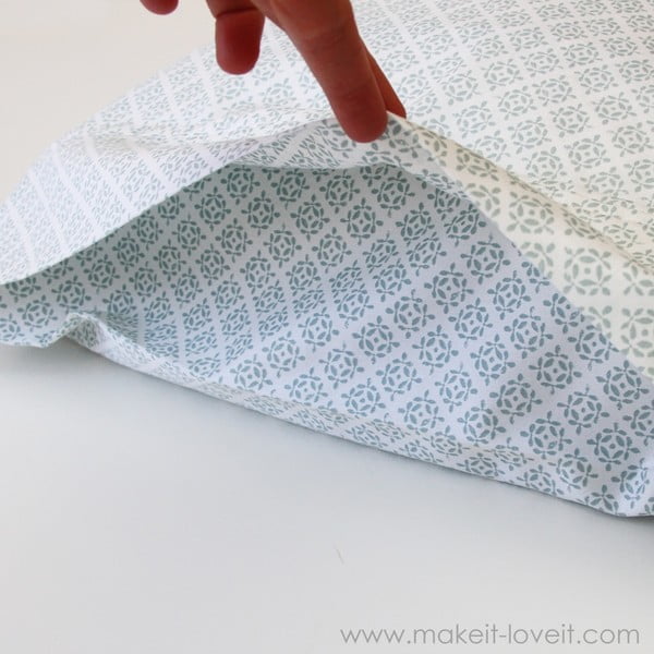 Komplet 2 črnih vzglavnikov Happy Friday Basic, 50 x 80 cm-image-3