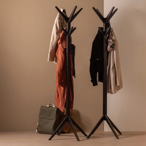 Črn obešalnik iz masivne breze Studio – WOOOD-image-1