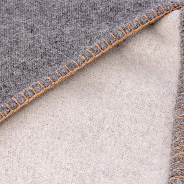 Siva odeja iz mešanice volne 145x200 cm Ahwi – Blomus-image-1