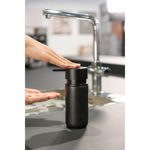 Črn keramični dozirnik za milo Wenko Black Outdoor Kitchen Silo-image-4