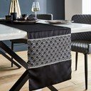 Namizni tekač iz mikrosatena 33x180 cm Deco Sequin – Catherine Lansfield