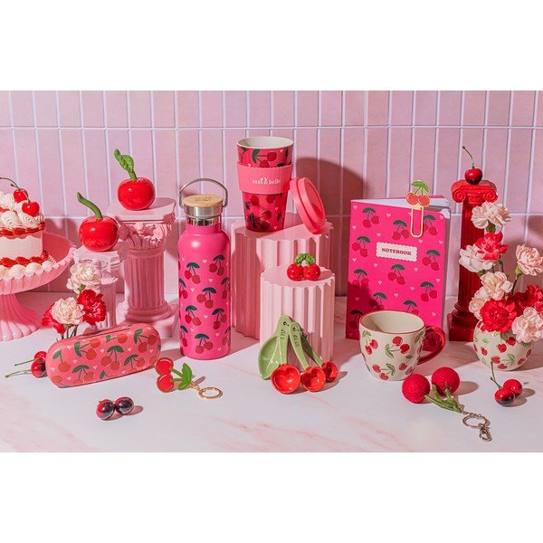 Bež keramična skodelica 250 ml Cherries – Sass & Belle-image-3