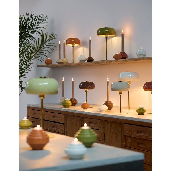 Oranžna namizna svetilka s kovinskim senčilom (višina 40 cm) Surin – Light & Living-image-1