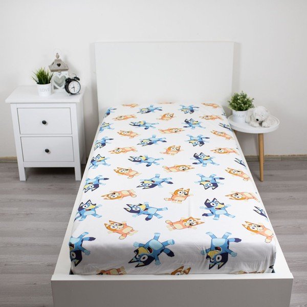 Bela napenjalna enojna bombažna otroška rjuha 90x200 cm Bluey – Jerry Fabrics-image-1